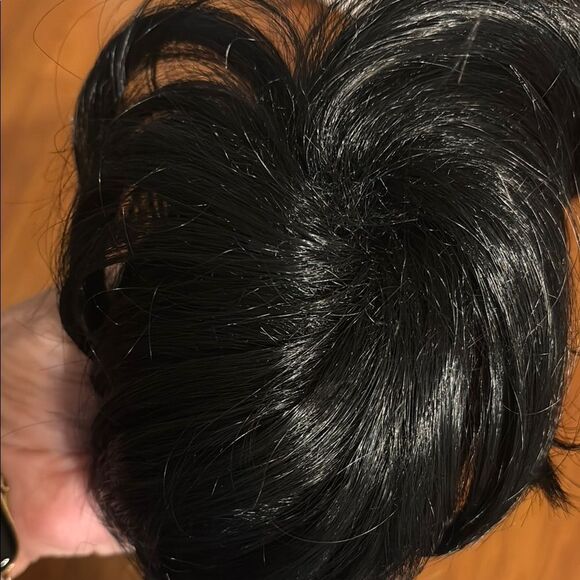 Black Glossy Hair Bun Clip with Thick Texture - Picture 4 of 6